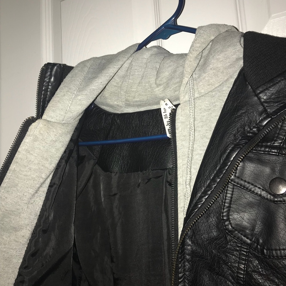Leather jacket - Picture 3 of 3